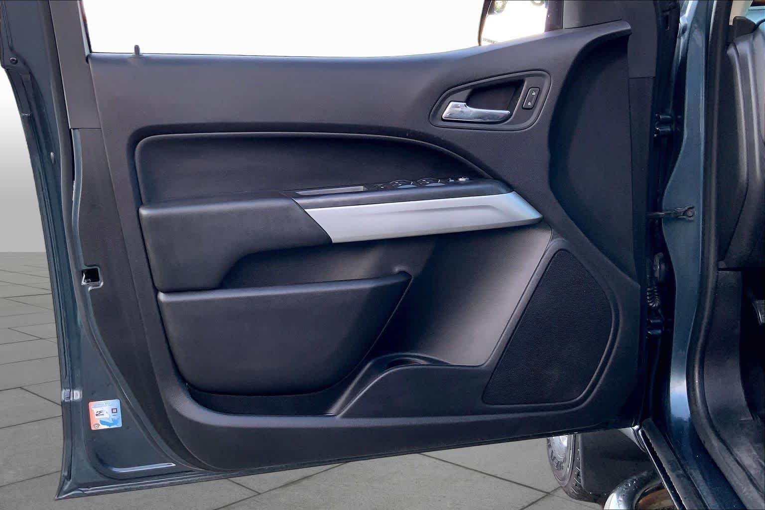 Used 2019 Shadow Gray Metallic Chevrolet 4WD LT image 22