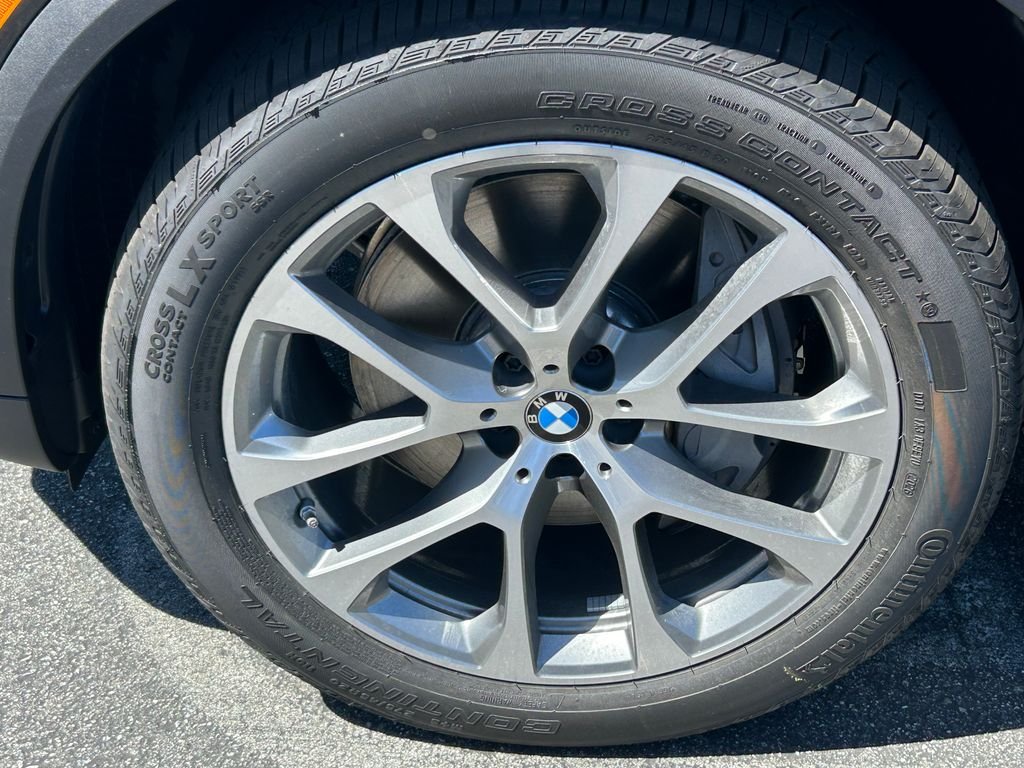 New 2026 Black Sapphire Metallic BMW xDrive50e image 9