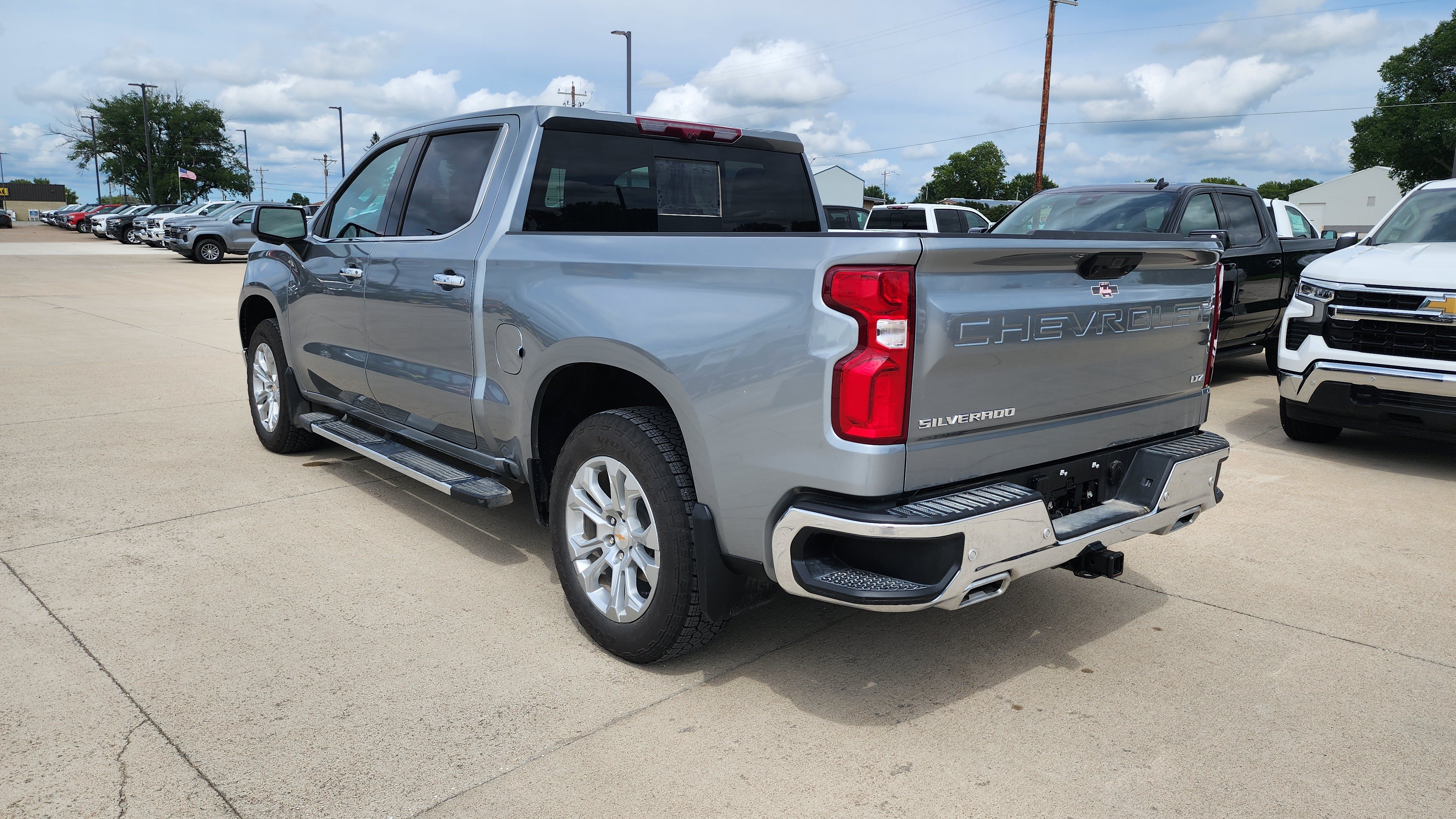 2025 Chevrolet Silverado 1500 LTZ - Photo 5