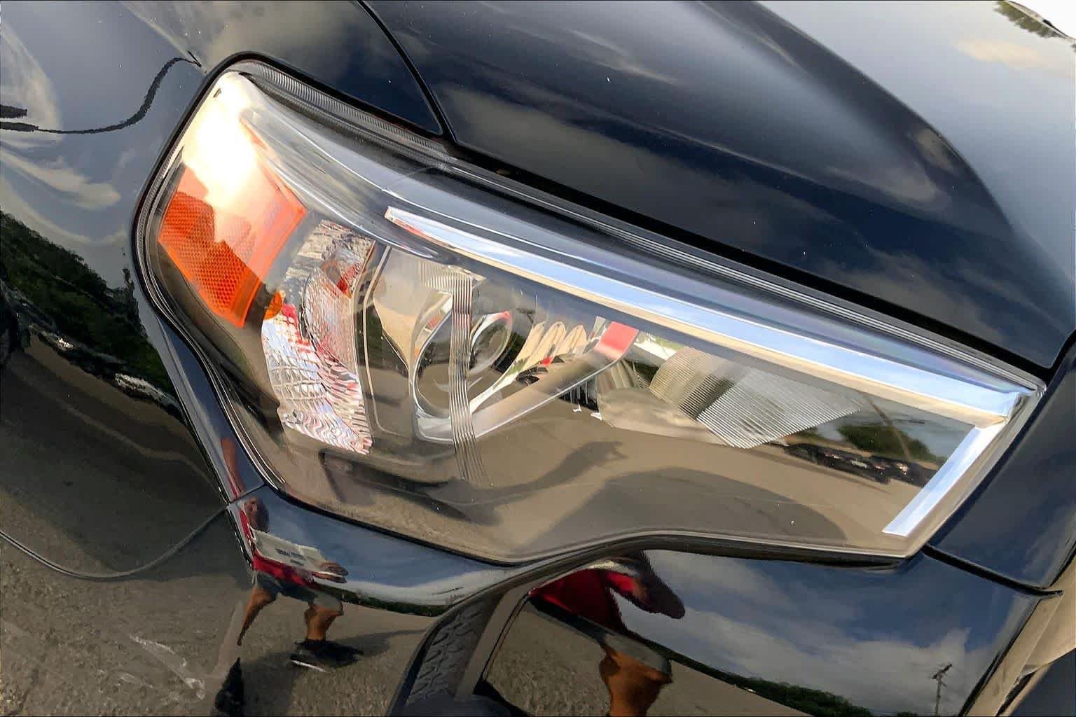 Used 2022 Midnight Black Metallic Toyota SR5 image 27