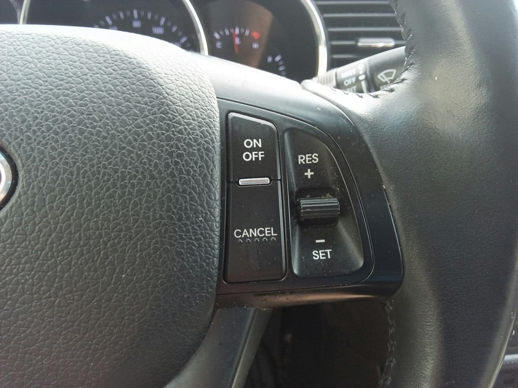Used 2012 Black Kia EX image 23