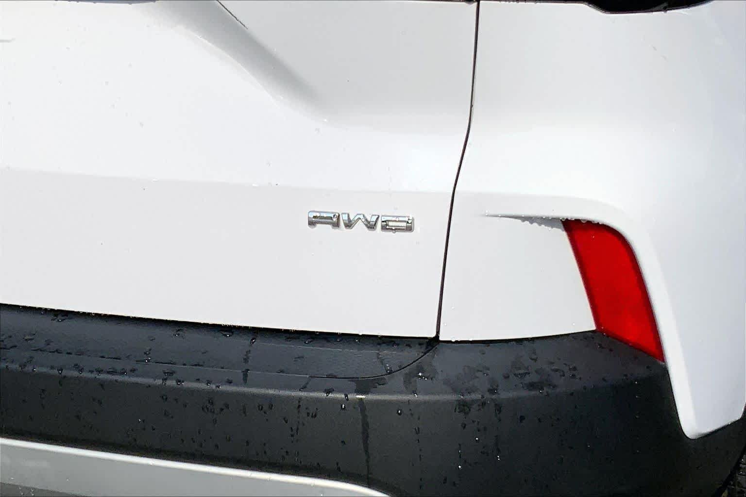 Certified Used 2021 Oxford White Ford SE image 27