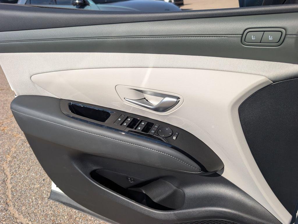 2025 Hyundai Tucson Limited - Photo 17