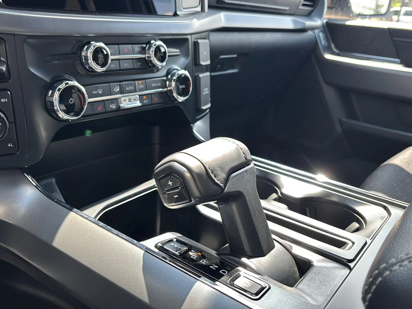 New 2026 Oxford White Ford XLT image 17