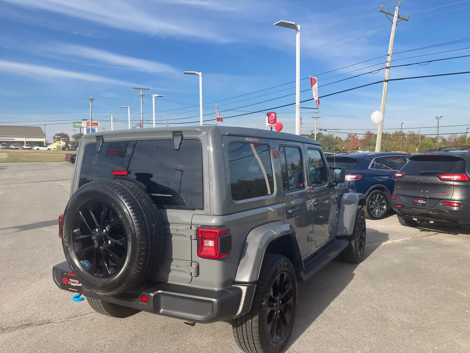 Used 2023 Sting-Gray Clearcoat Jeep Sahara image 8