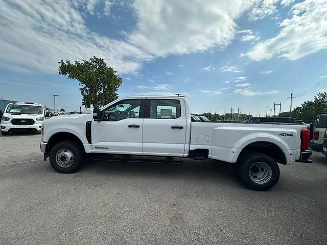New 2027 Oxford White Ford F-350® XL image 4