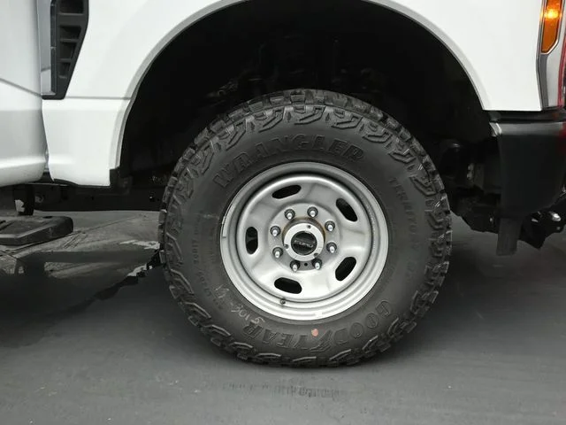 New 2026 Oxford White Ford XL image 22