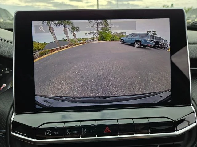 New 2026 Diamond Black Crystal Pearl-Coat Exterior Paint Jeep Latitude image 22