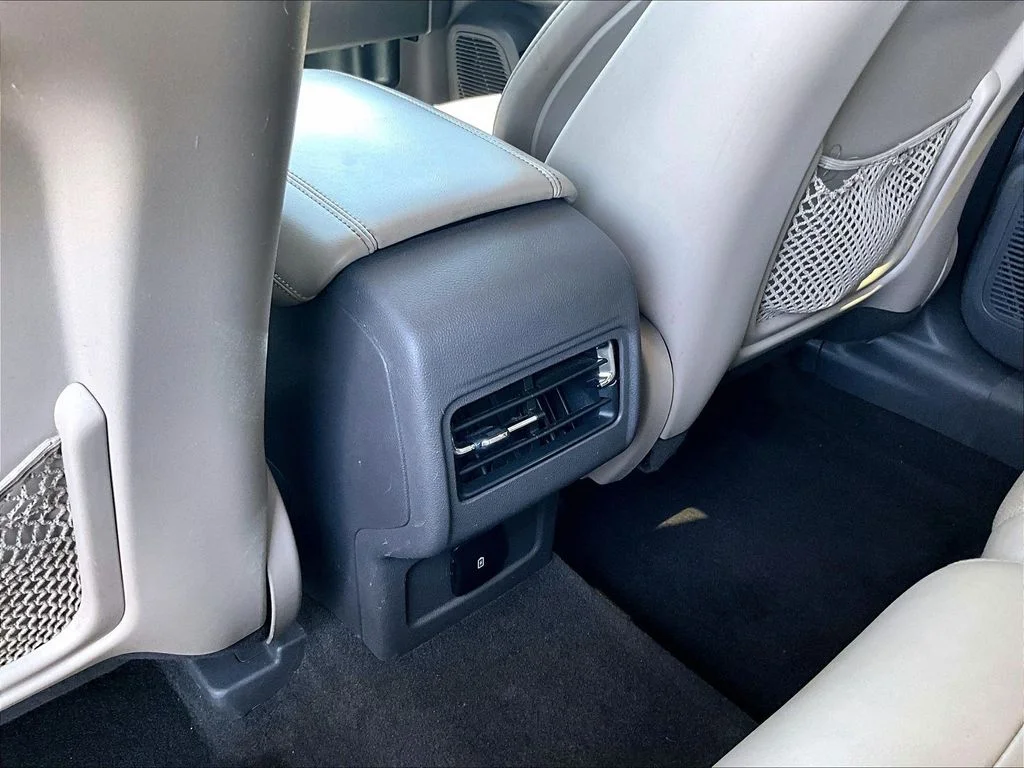 Used 2022 White Lincoln Reserve image 33