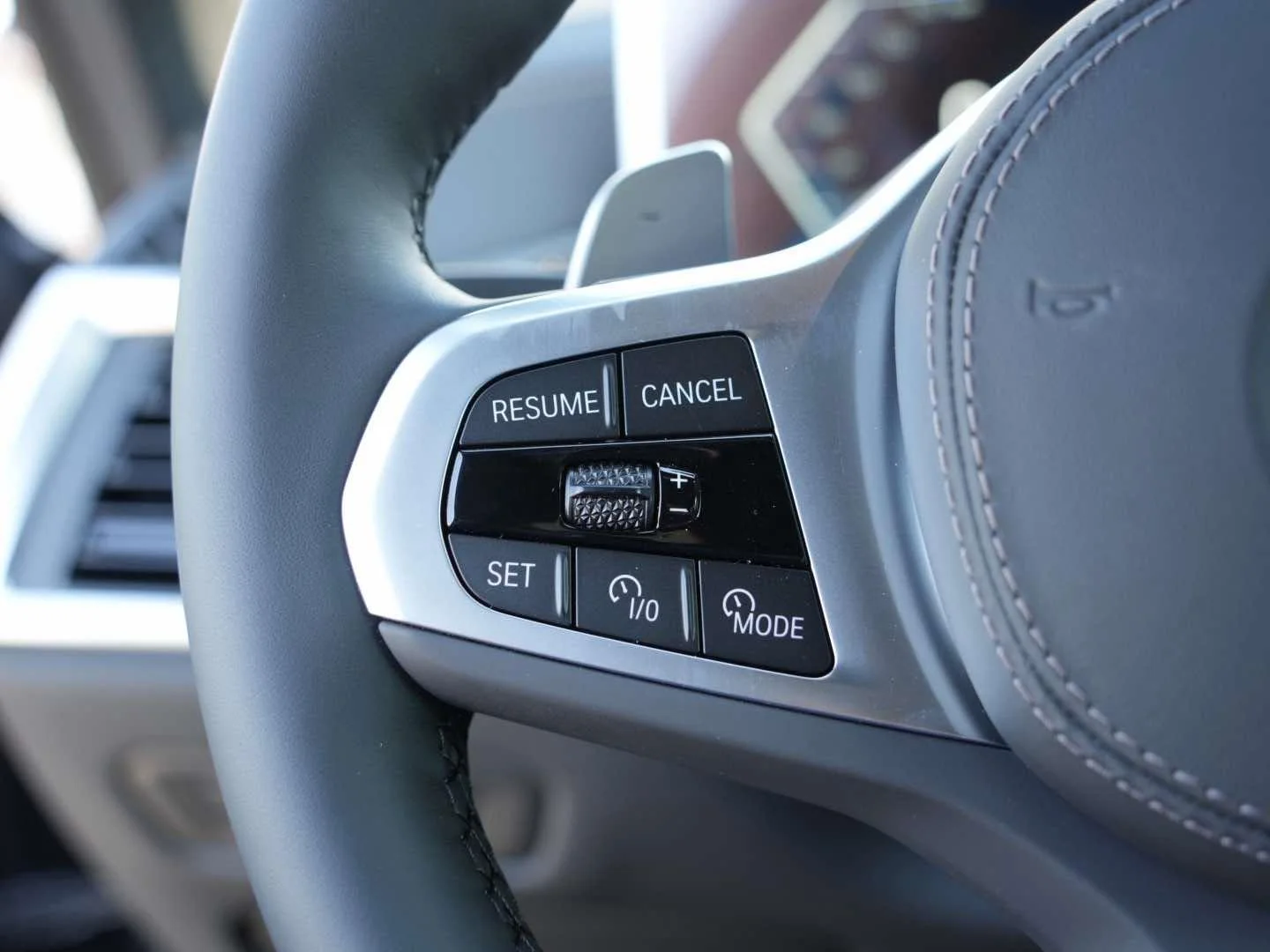 New 2026 Dravit Grey Metallic BMW xDrive40i image 22