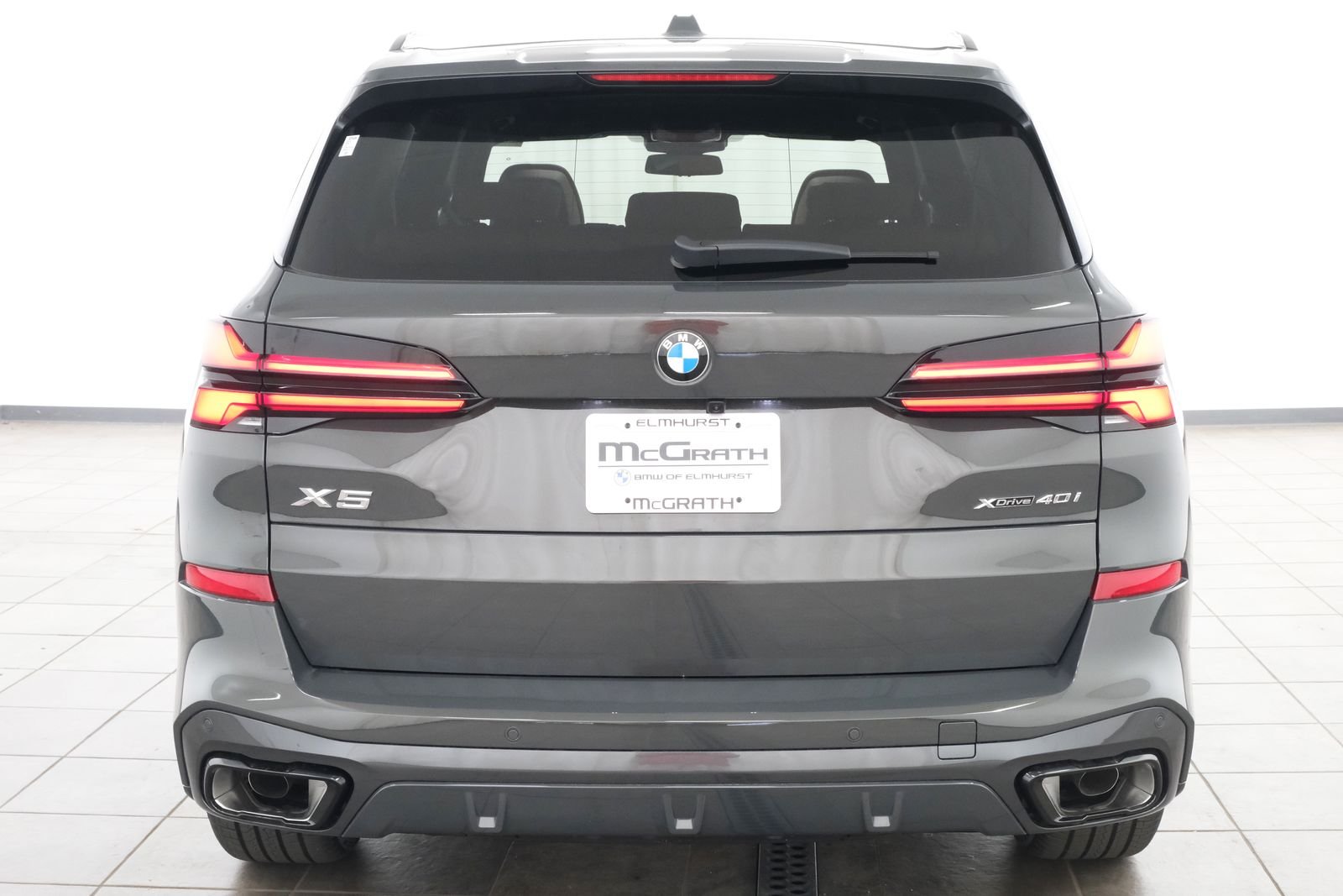 New 2026 Dravit Grey Metallic BMW xDrive40i image 5