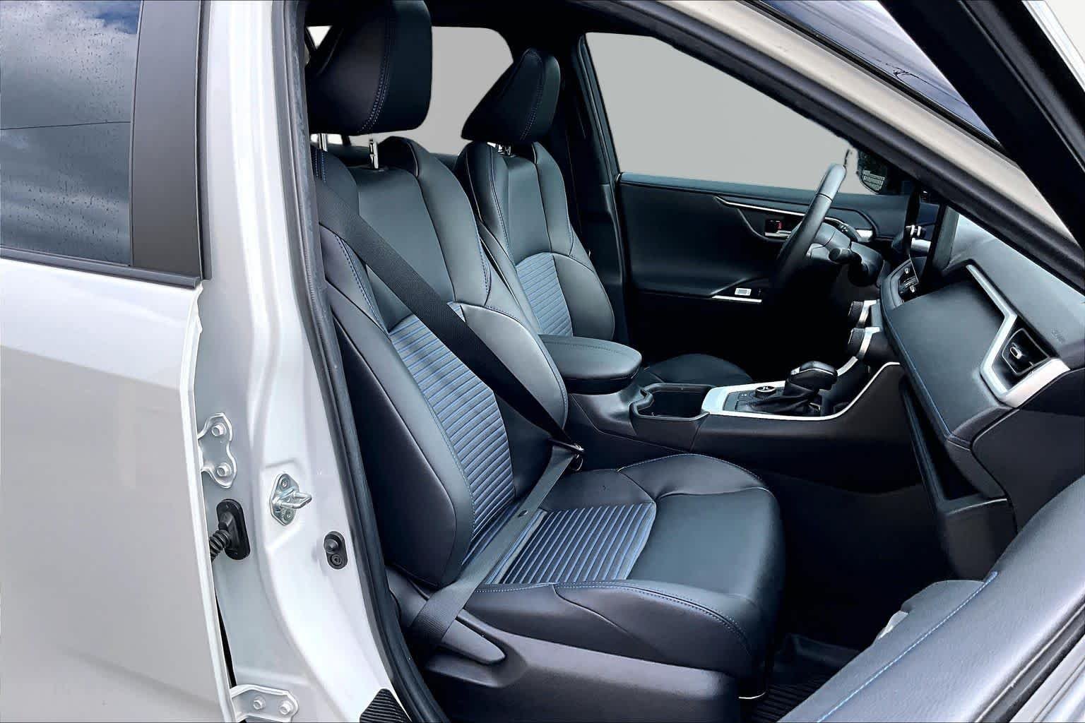 Used 2023 Wind Chill Pearl/Midnight Black Metallic Toyota Hybrid XSE image 9