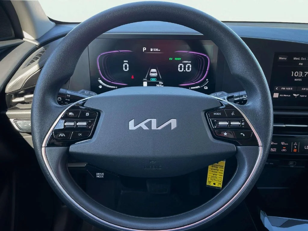 Used 2025 Aurora Black Pearl Kia LX image 14
