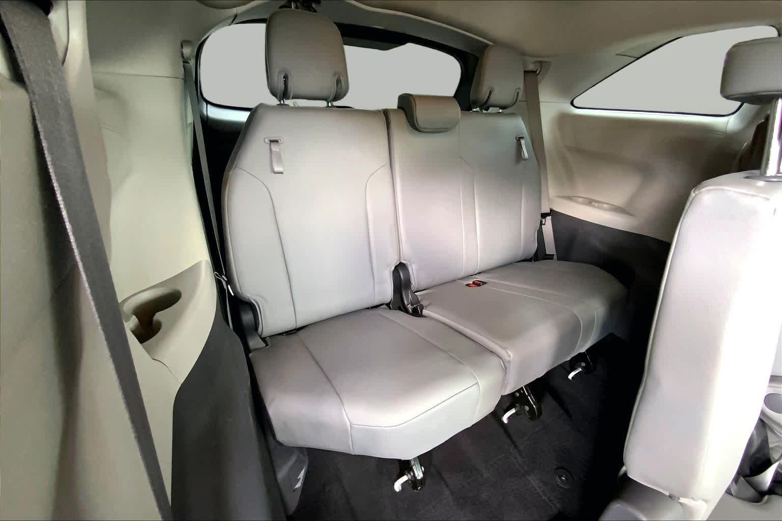 Used 2022 Wind Chill Pearl Toyota XLE image 34