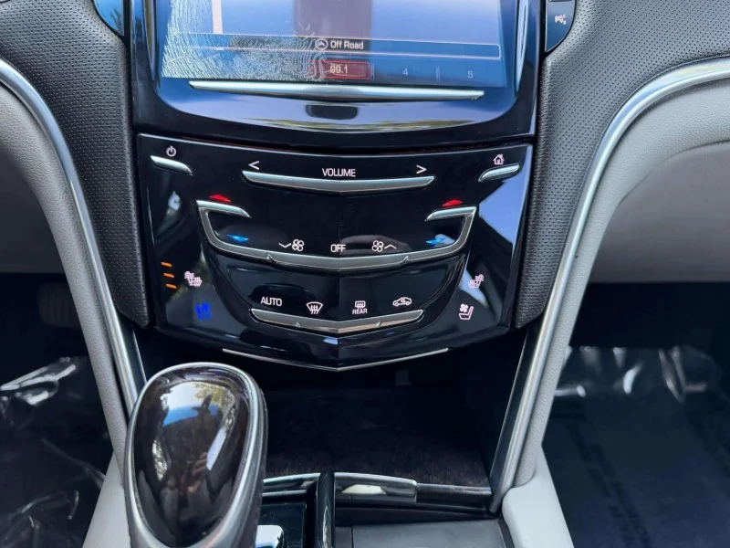 Used 2017 Silver Cadillac Luxury image 15