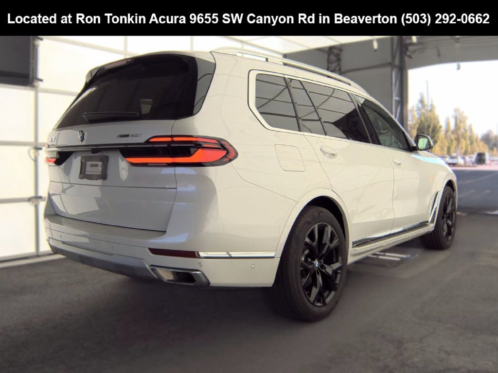 Used 2026 Mineral White Metallic BMW xDrive40i image 4