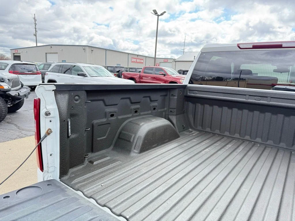 Used 2022  Chevrolet Custom image 14