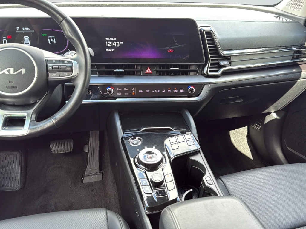 Used 2023 White Kia EX image 19