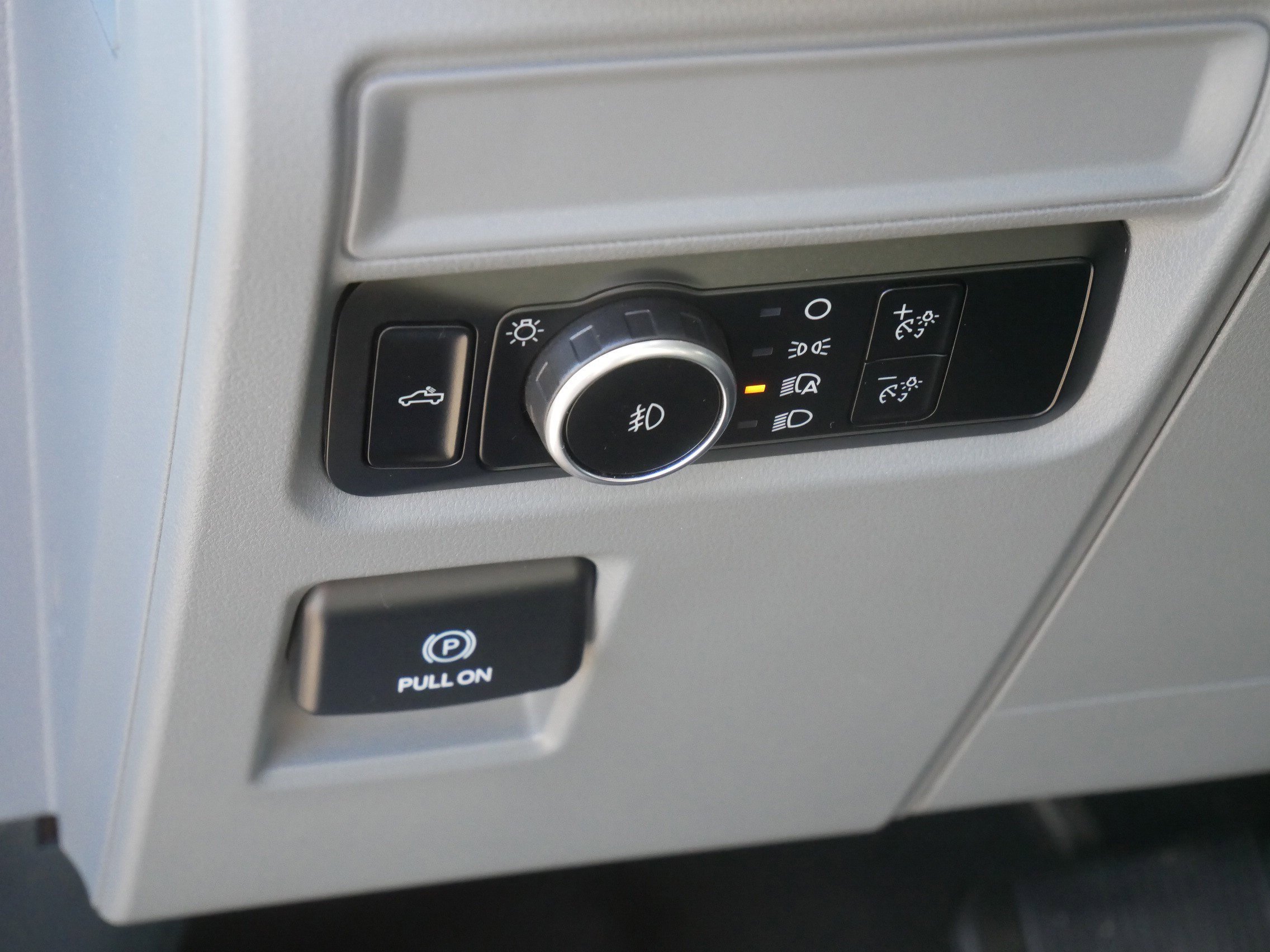 Used 2024 Oxford White Ford XLT image 19