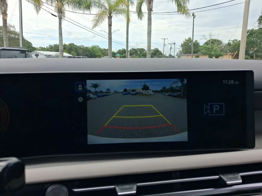 Used 2025 White Hyundai SEL image 25
