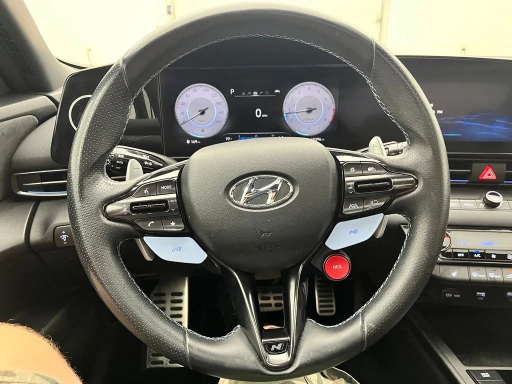 Used 2022 White Hyundai Base image 19