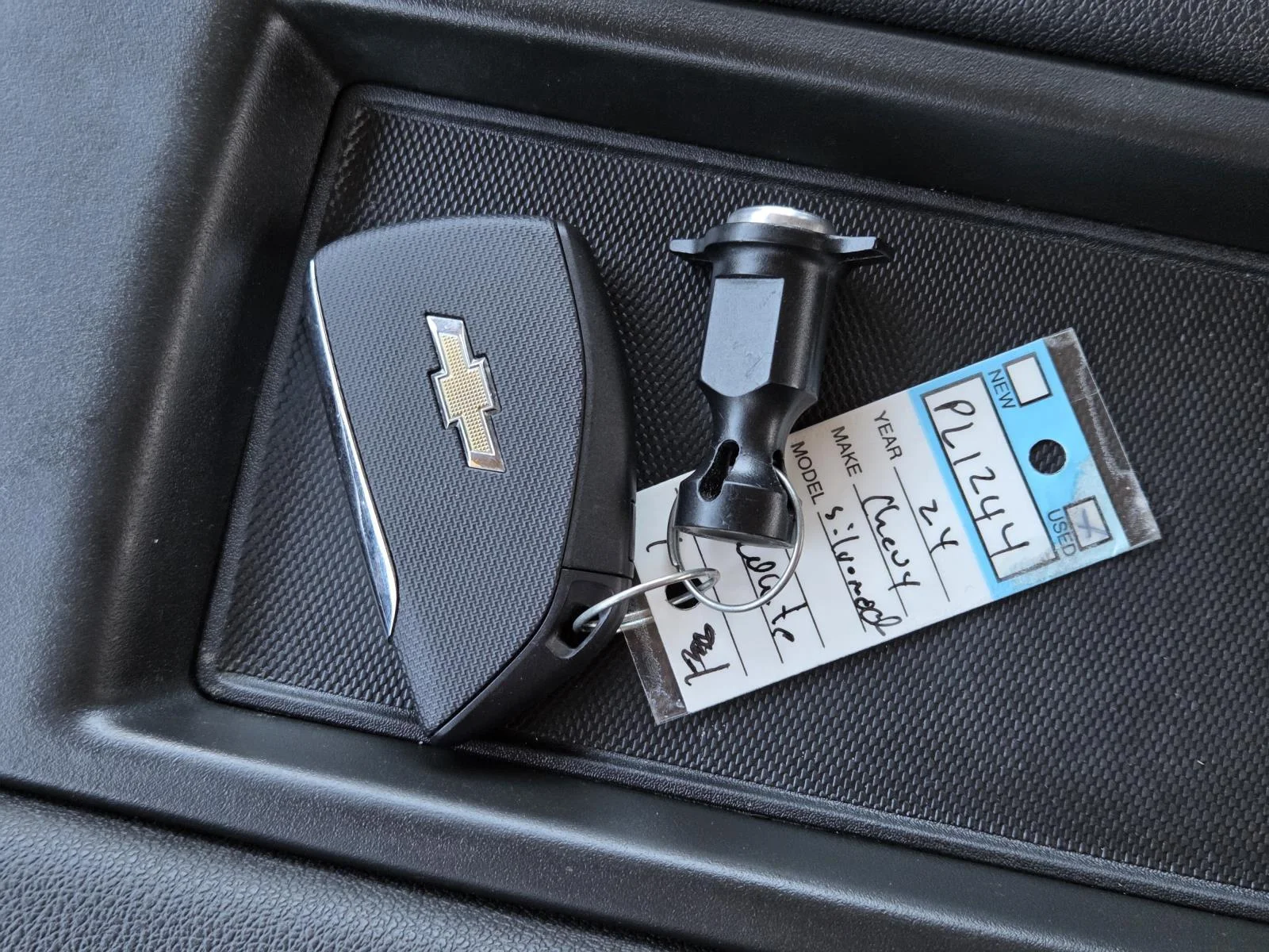 Used 2024 Summit White Chevrolet LT image 40