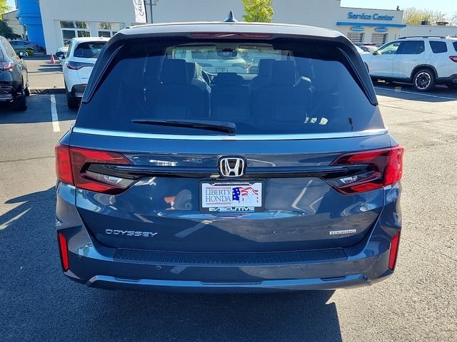 New 2026 Smoke Blue Pearl Honda Touring image 5