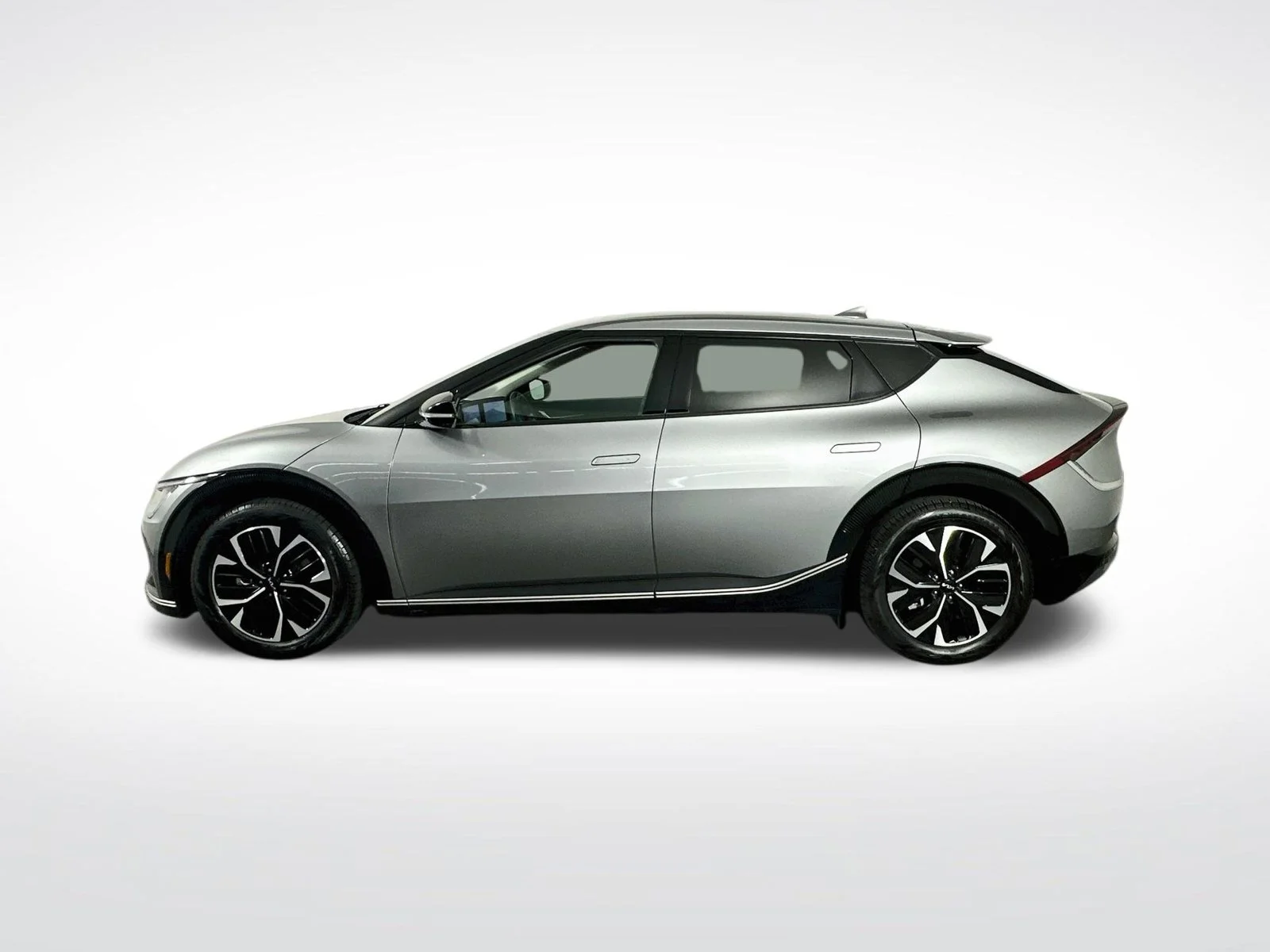 Used 2024 Steel Gray Kia Wind image 5