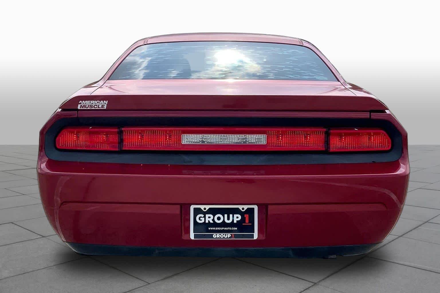 Used 2010 Inferno Red Crystal Pearl Dodge SE image 4