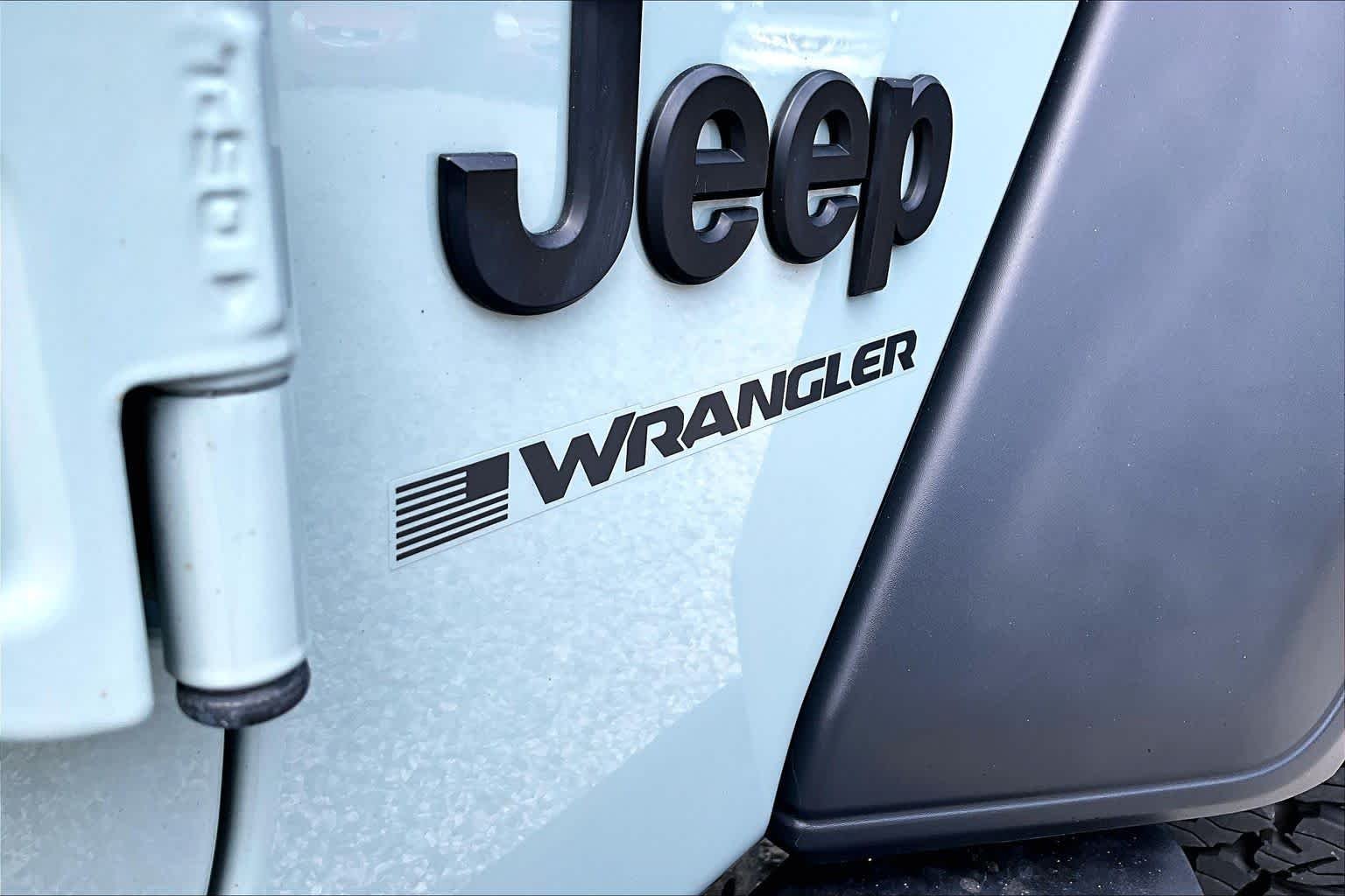 Used 2023 Earl Clearcoat Jeep Sport S image 10