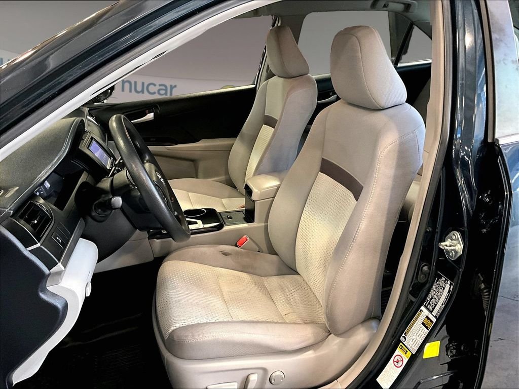 Used 2014 Gray Toyota LE image 10