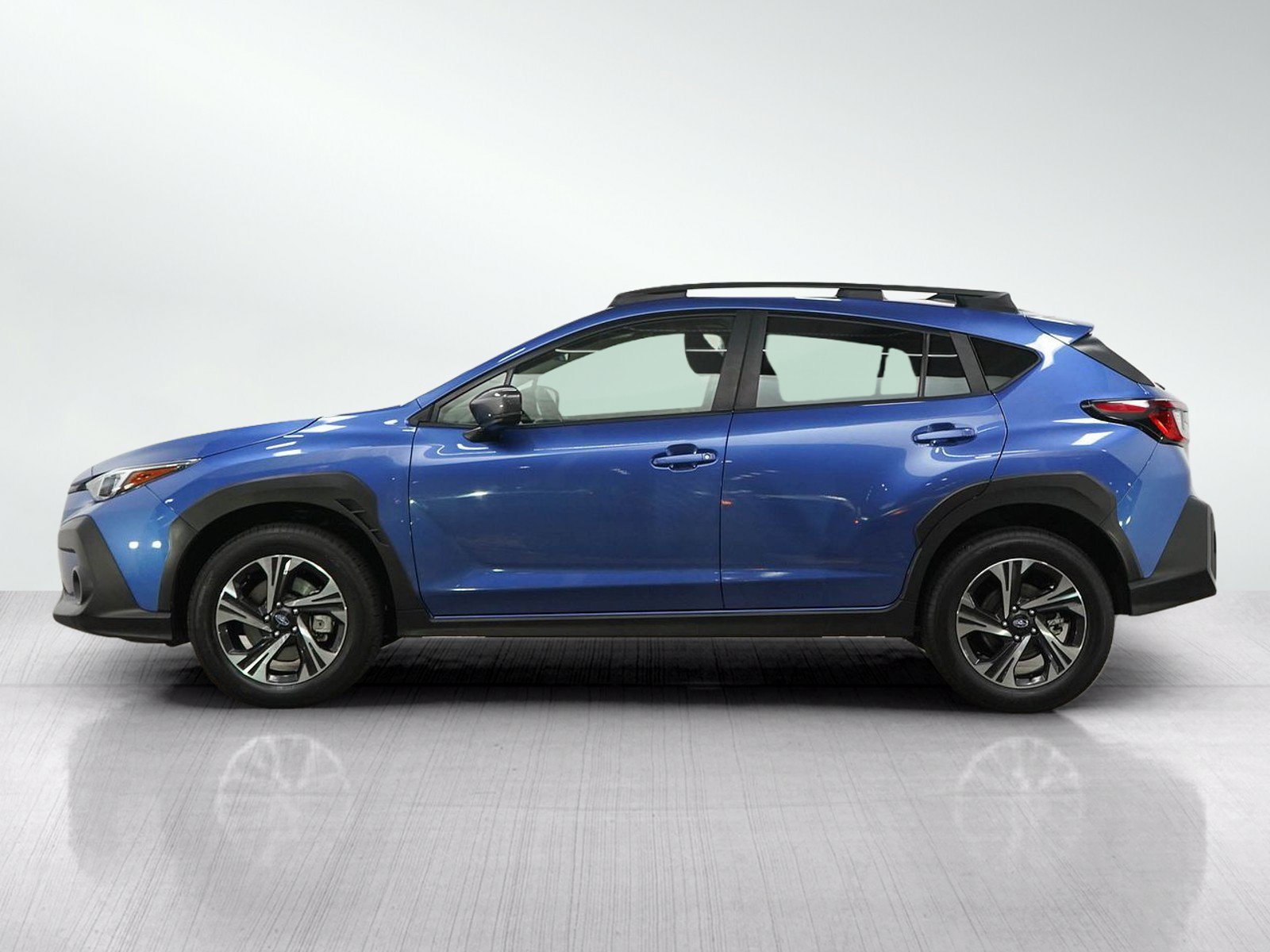 Used 2025 Daybreak Blue Pearl Subaru Premium image 2
