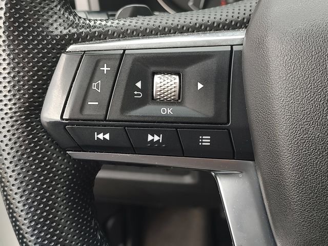 Used 2023 Silver Mitsubishi SE image 21