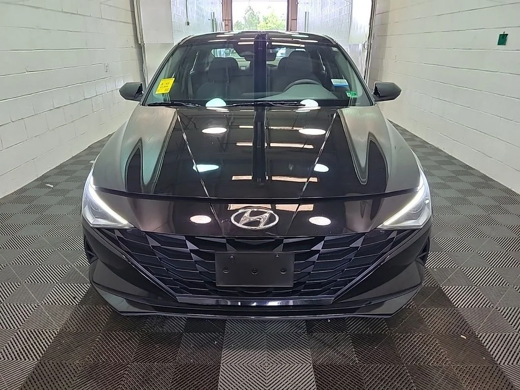 Used 2023 Black Hyundai SEL image 2