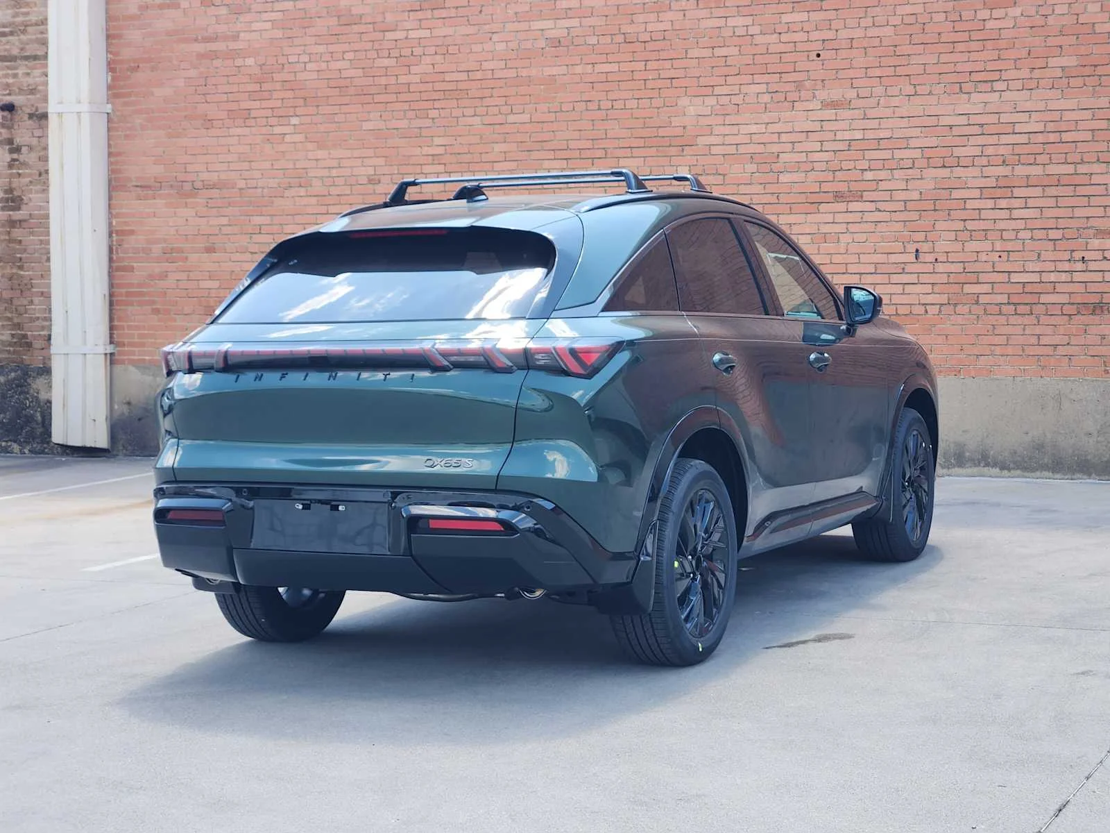 New 2027 DEEP EMERALD INFINITI Sport AWD image 3
