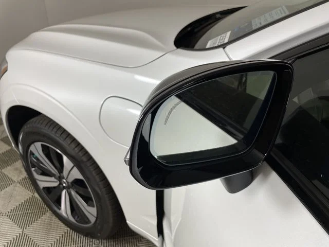 2025 Volvo XC60 Plus - Photo 14