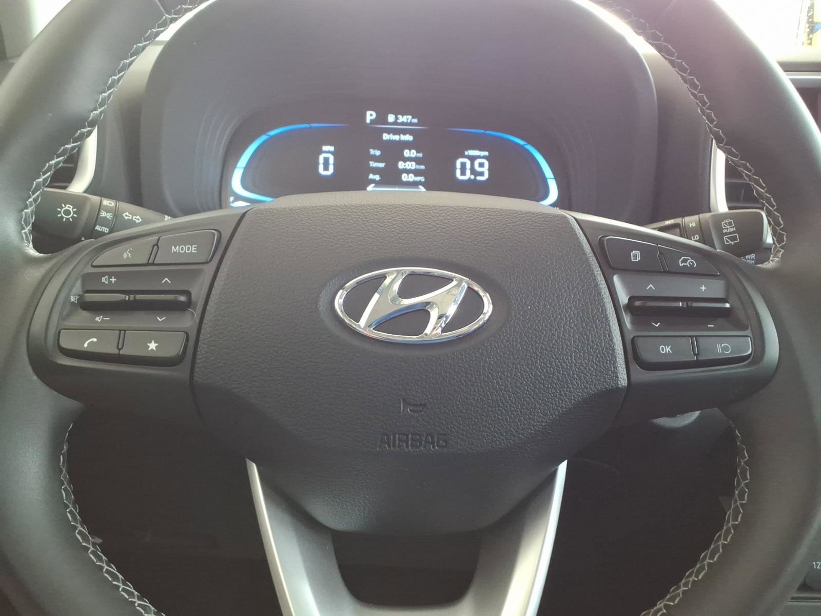2025 Hyundai Venue SEL - Photo 32