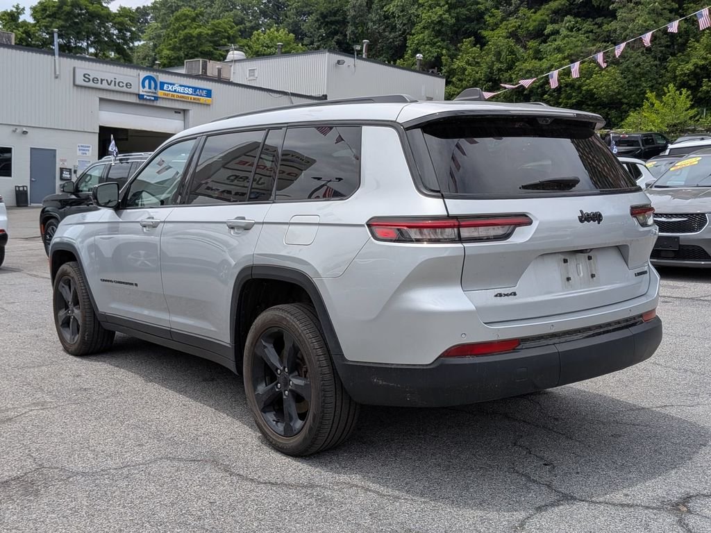 Used 2023 Silver Jeep Limited image 11