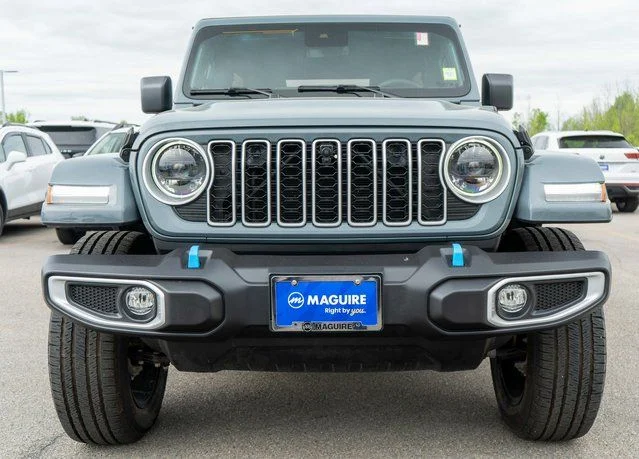 Used 2024 Gray Jeep Sahara 4xe image 3