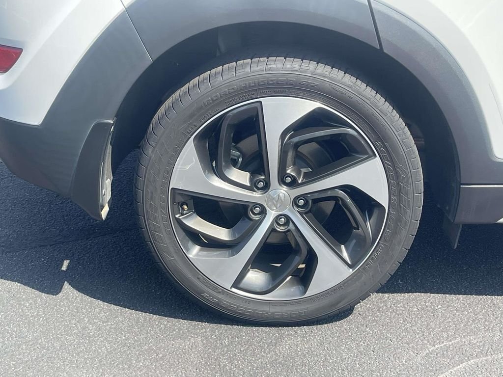 Used 2018 White Hyundai Value image 9