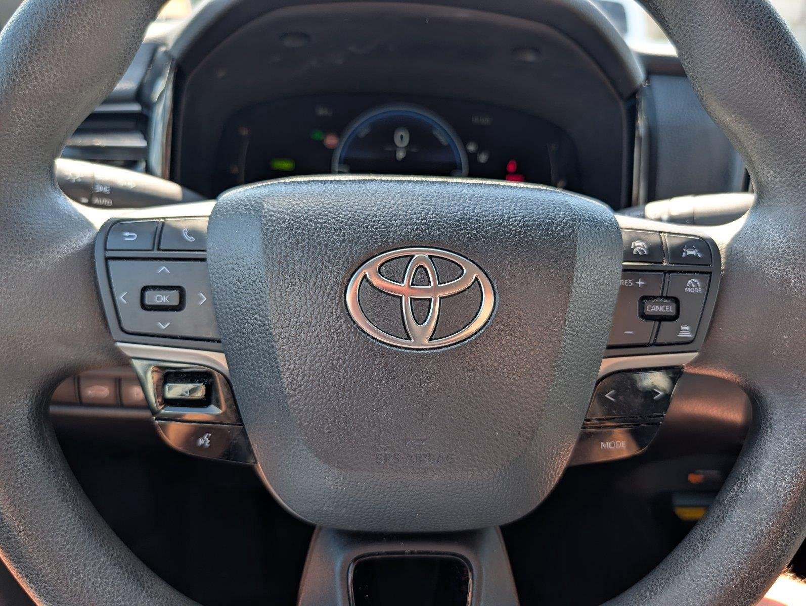 Used 2025 Ice Cap Toyota LE image 24