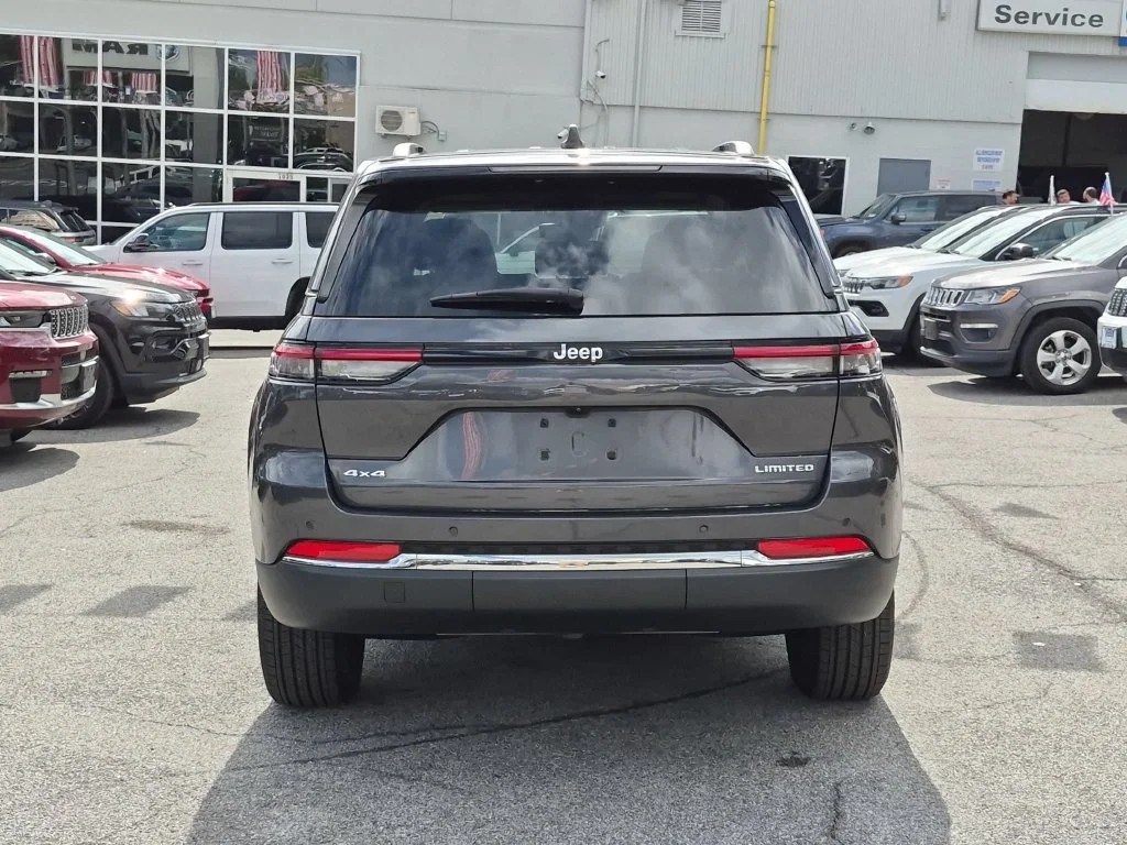 Used 2023 Gray Jeep Limited image 6