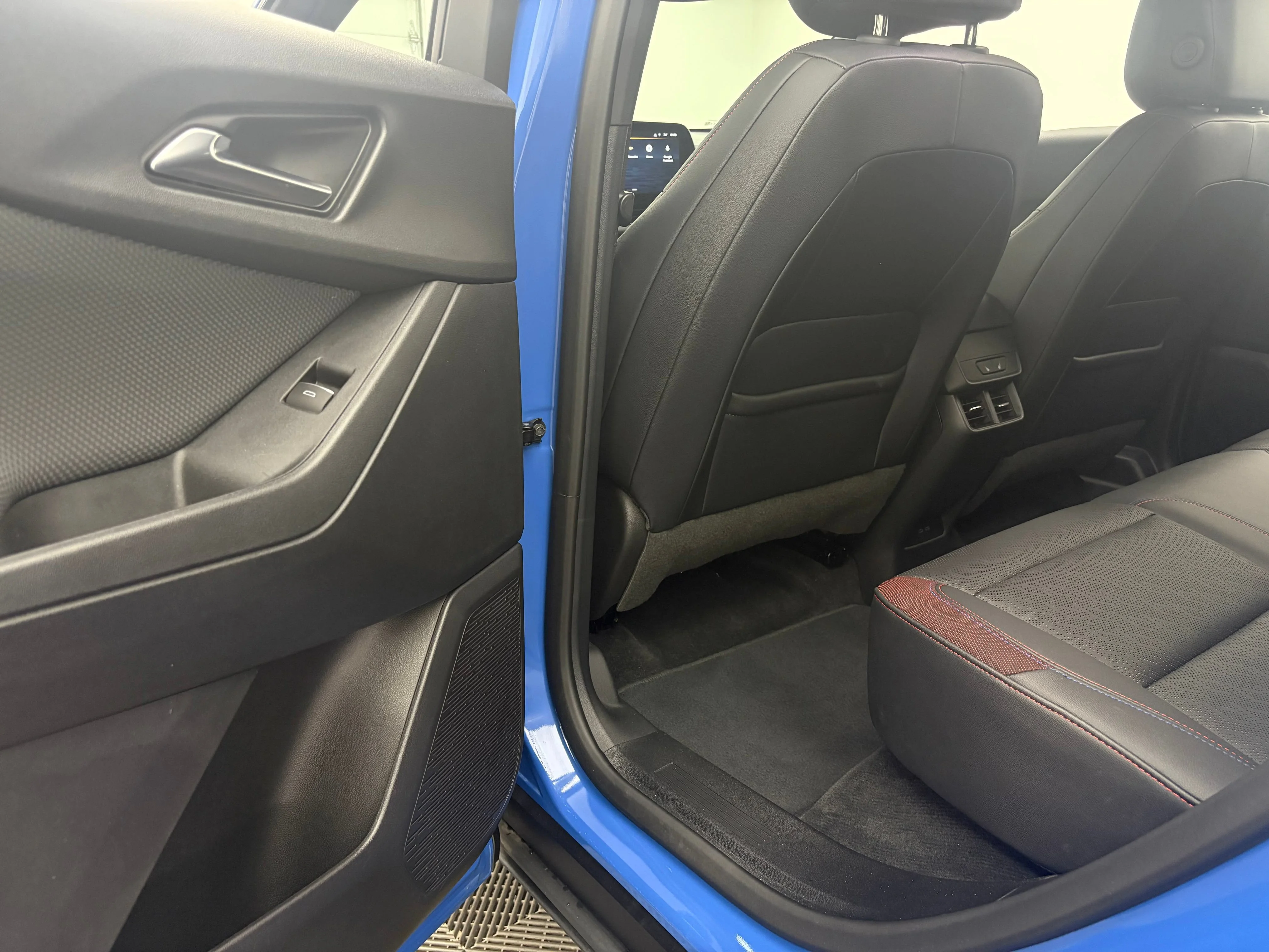 Used 2025 Reef Blue Metallic Chevrolet RS image 35