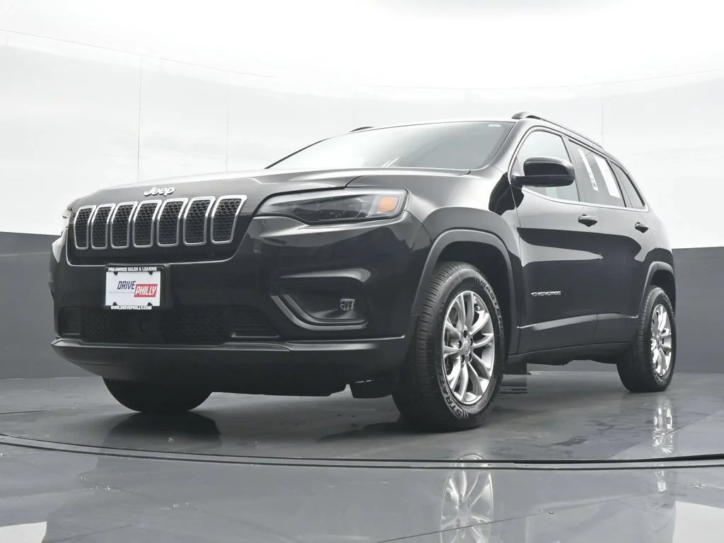 Used 2022 Black Jeep Latitude Lux image 25