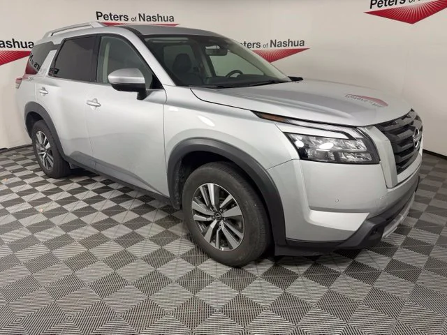 Used 2025 Silver Nissan SL image 1