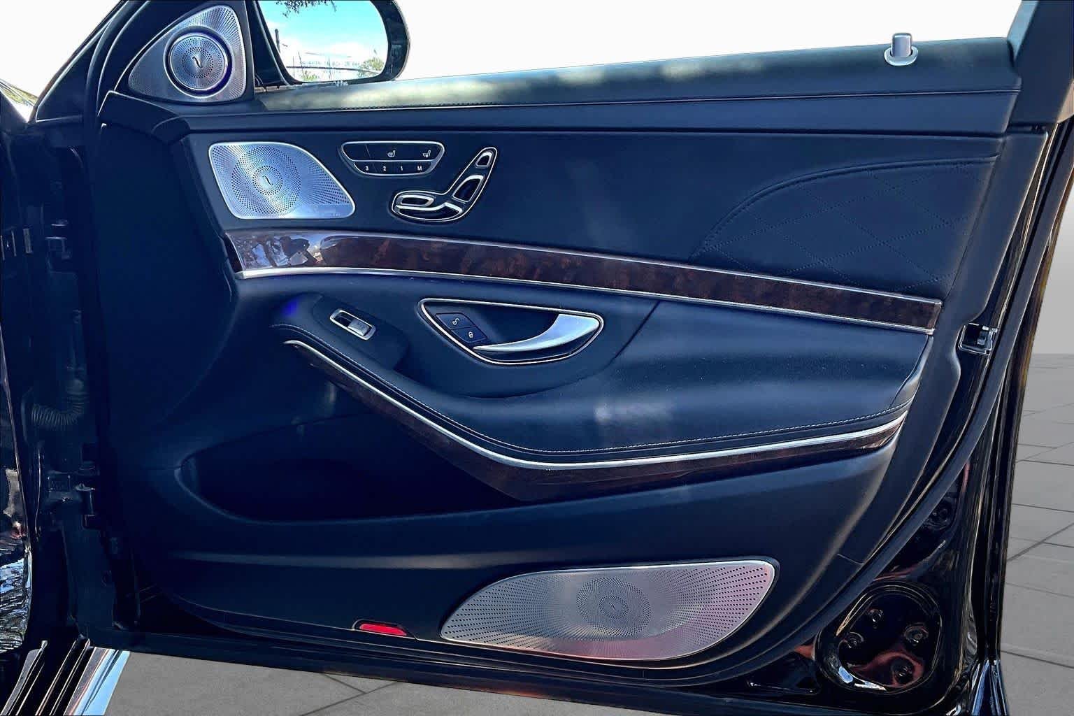 Used 2019 Obsidian Black Metallic Mercedes-Benz S 560 image 23