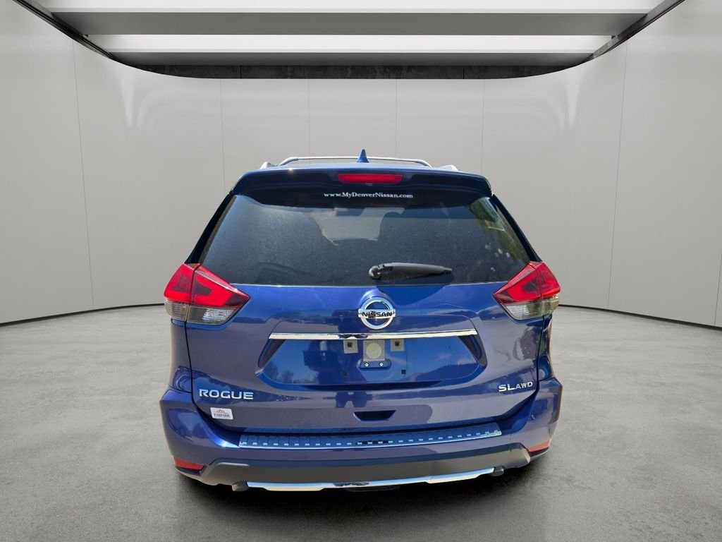 Used 2018 Caspian Blue Nissan SL image 8