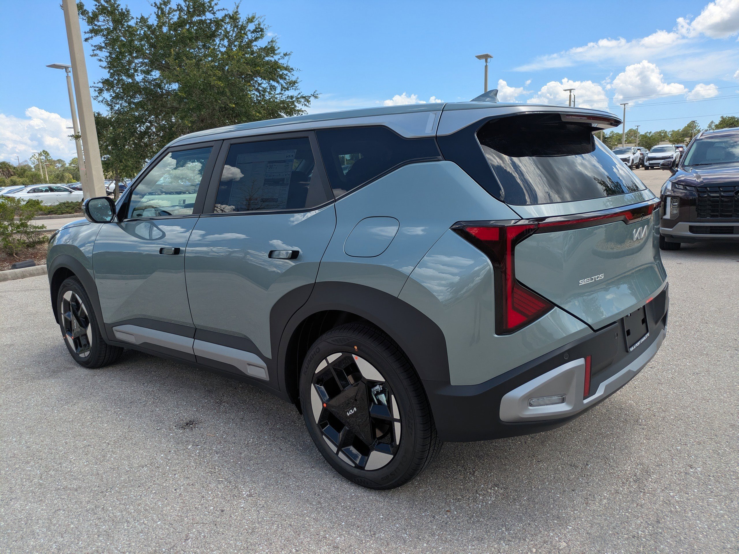 New 2027 Iceberg Green Kia EX image 7
