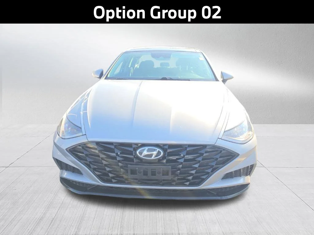 Used 2023 Silver Hyundai SEL image 3