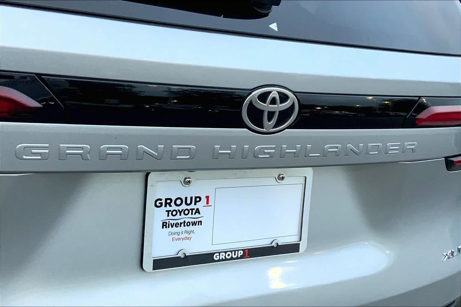 Used 2025 Celestial Silver Metallic Toyota XLE image 31